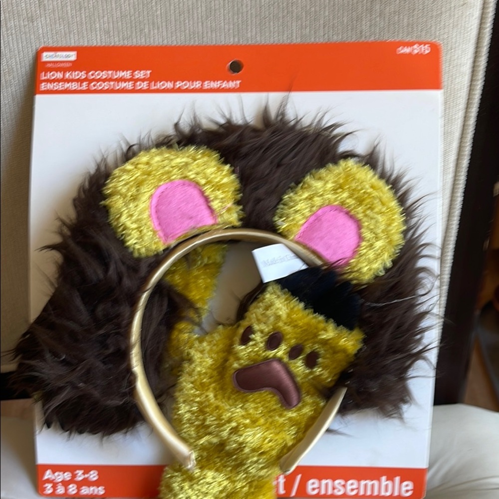 Kids lion costume. Gloves and headband Halloween ages 3 - 8 NWT